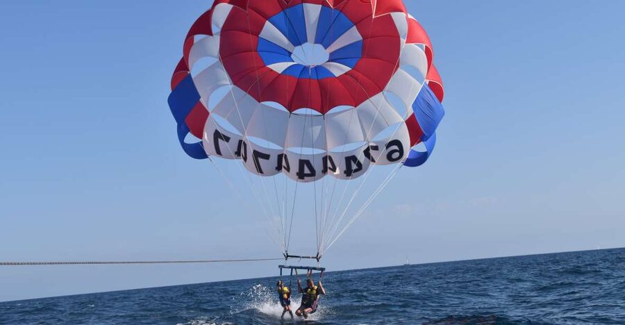Alicante: Boat Trip and Parasailing Experience with Drink - What happens during the one-hour trip
