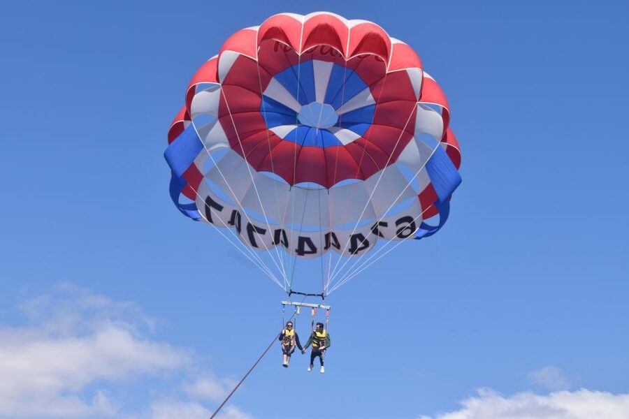 Alicante: Boat Trip and Parasailing Experience with Drink - The crew and the practical quality of the experience
