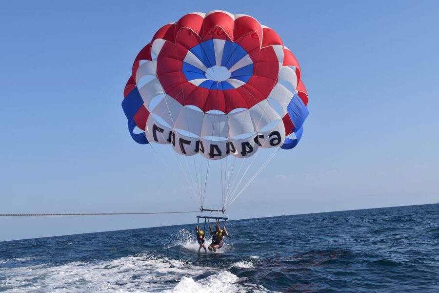Alicante: Boat Trip and Parasailing Experience with Drink - Who will enjoy this Alicante outing