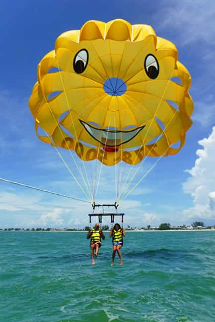 Anna Maria Island & Bradenton Beach Parasailing Tour - Is parasailing family-friendly here?