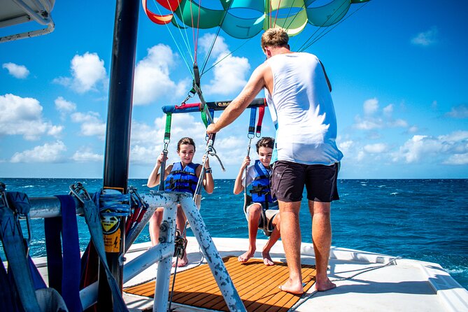 Aruba Parasailing Experience from Noord - Taking off from Palm Beach