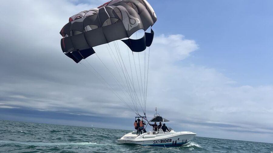 Barcelona: Guided Parasailing Experience - The 10-minute safety briefing