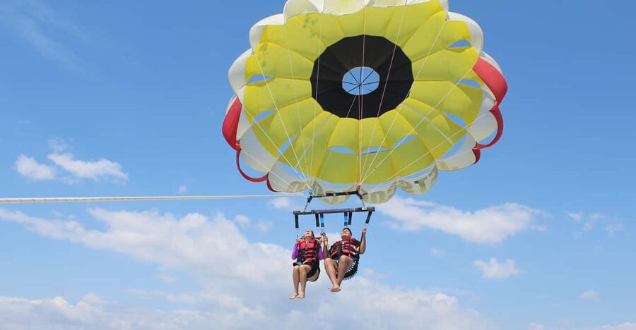 Barcelona: Parasailing with 360º Panoramic Skyline Views - What to bring, and what not to wear