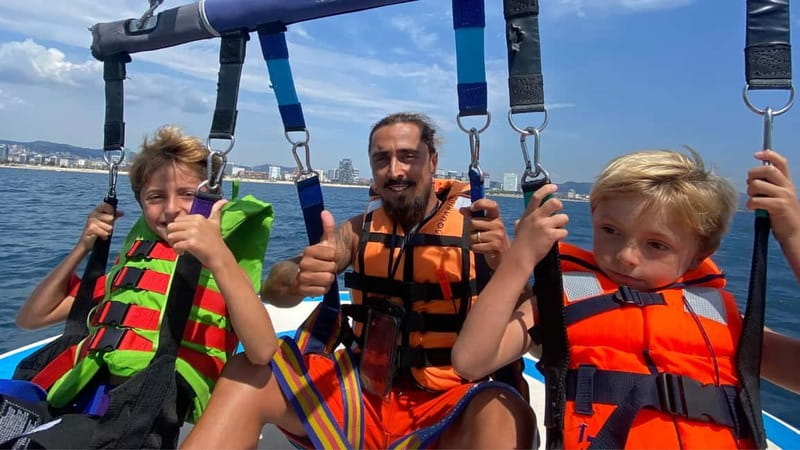 Barcelona: Parasailing with panoramic views over the sea - Fifteen minutes in the air
