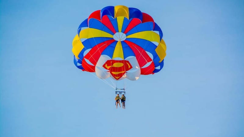 Barcelona: Parasailing with panoramic views over the sea - What the $100 price really covers