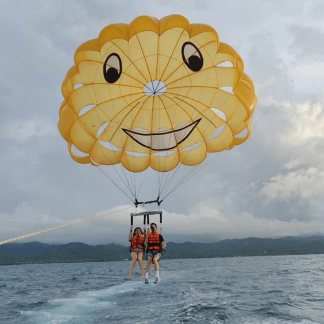 Boracay: Island Hopping with Lunch and Parasailing - The 15-minute parasailing flight