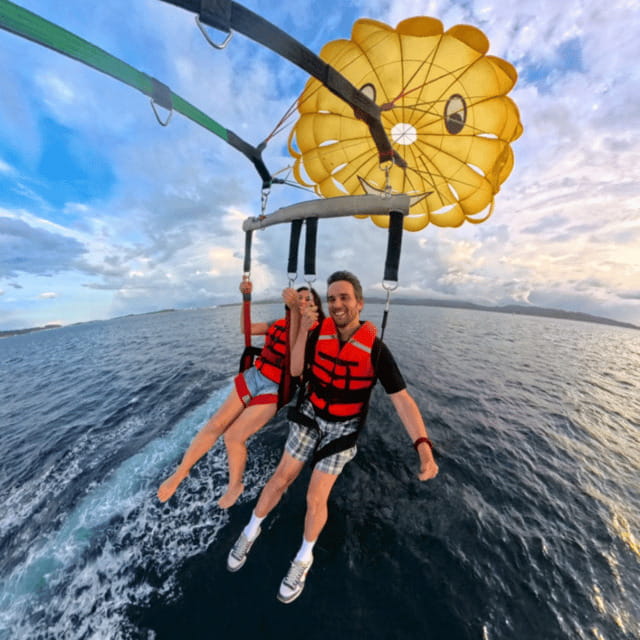 Boracay: Island Hopping with Lunch and Parasailing - Lunch at a quieter beach