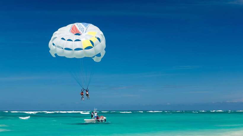 Boracay: Solo or Tandem Parasailing Experience - Weather, communication, and the practical risk