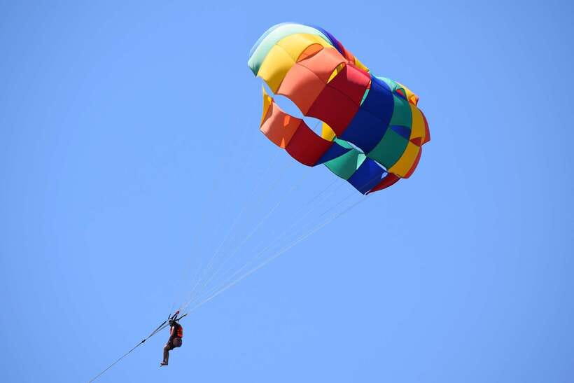Boracay: Solo or Tandem Parasailing Experience - The floating station and safety setup