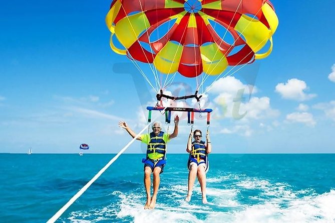 Catamaran Experience to Ile aux cerf: incl: Parasailing, Lunch, GRSE & Transfer - A full day from hotel pickup to the east coast