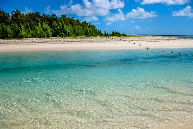 Catamaran Experience to Ile aux cerf: incl: Parasailing, Lunch, GRSE & Transfer - Ile aux Cerfs and the parasailing question