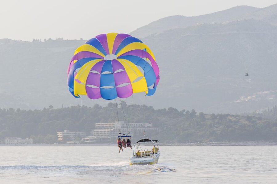 Cavtat: Parasailing - Weather, wind, and the flexible schedule