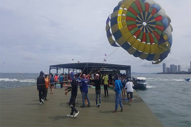 Coral Island speed boa-Parasailing and others activities choice - The return to Pattaya takes place by late afternoon