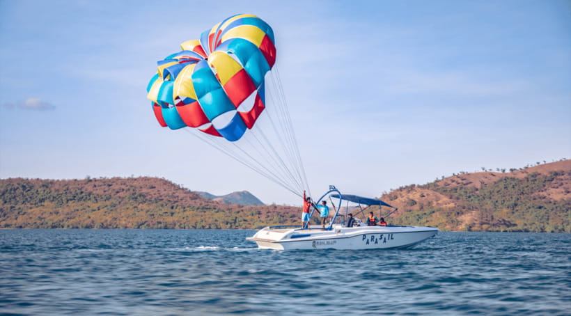 Coron: Parasailing Experience - What the guides and equipment add