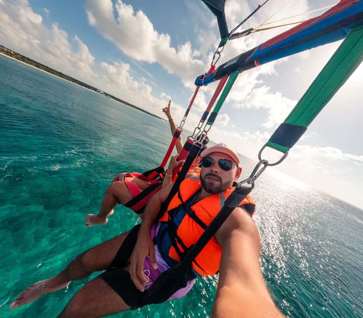 Cozumel: Best Parasailing Experience + Locker - What the $79 Cozumel parasailing trip actually gives you