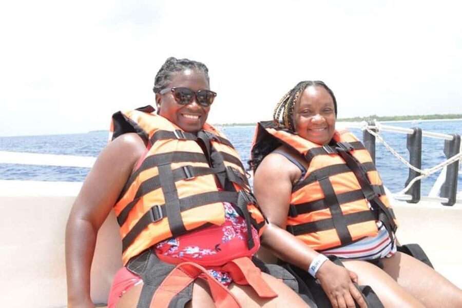 Cozumel: Best Parasailing Experience + Locker - A boat landing instead of a water landing