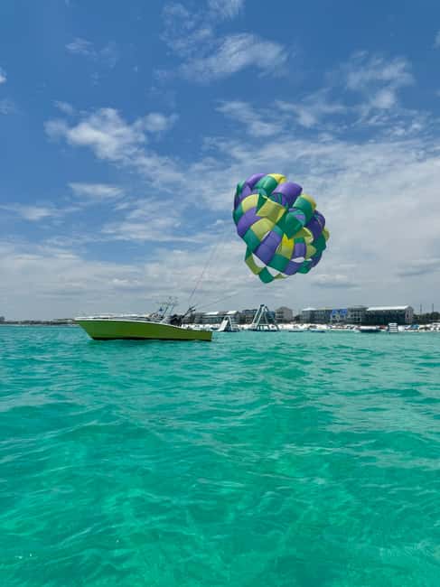 Fort Lauderdale: Parasailing on Fort Lauderdale Beach - Getting ready on the boat platform