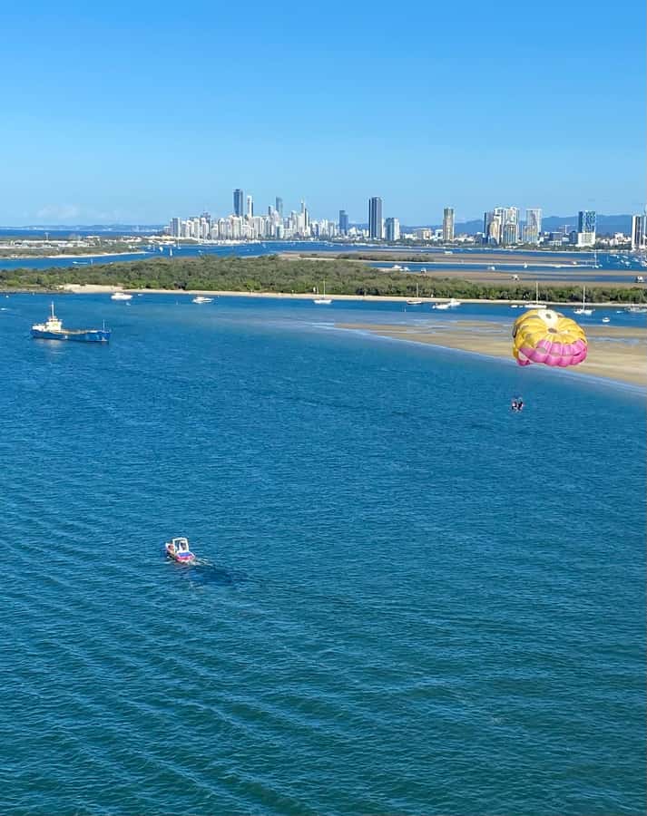 Gold Coast: Parasailing in Surfers Paradise - Harnessing up for the smiley parachute