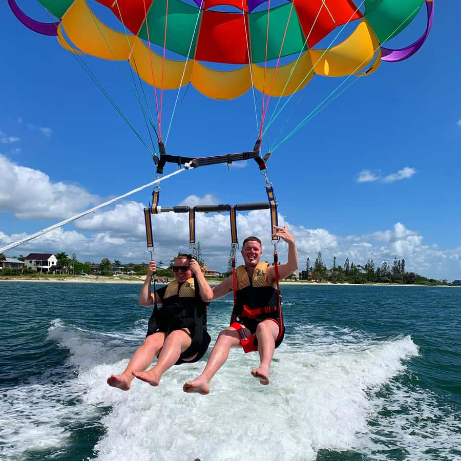 Gold Coast: Surfers Parasailing with Free Photos - What a 400-foot flight actually feels like