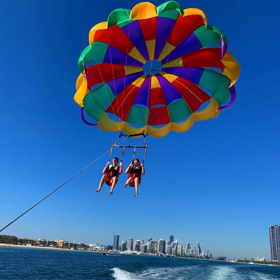 Gold Coast: Surfers Parasailing with Free Photos - The crew makes the difference