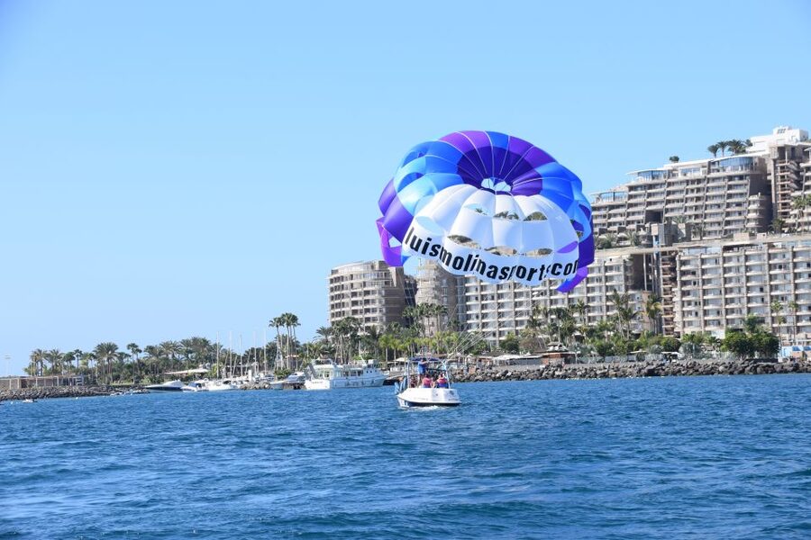 Gran Canaria: 1 to 3 Person Parasail over Anfi Beach - What happens from kiosk to boat