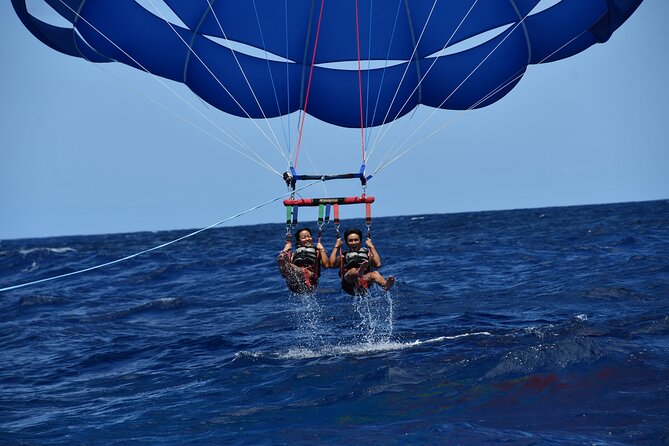 Hawaiian Parasail Since 1977 from Waikiki Beach - What the crew adds to the outing