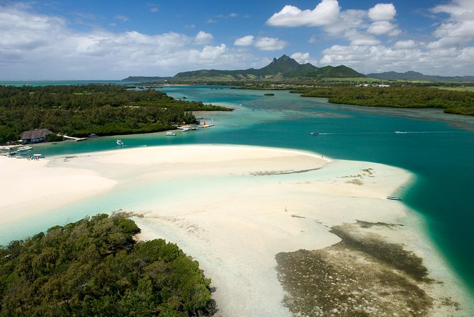 Ile aux Cerf: Speed boat with Parasailing & Tube Riding and Lunch - Parasailing offers the best view of the lagoon