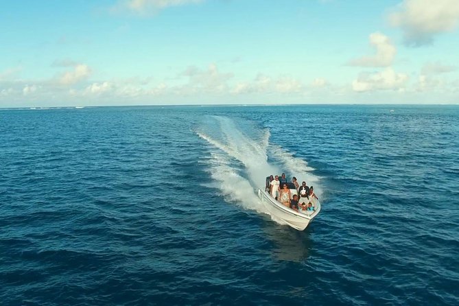 Ile aux Cerf: Speed boat with Parasailing & Tube Riding and Lunch - The speedboat ride to Ile aux Cerfs