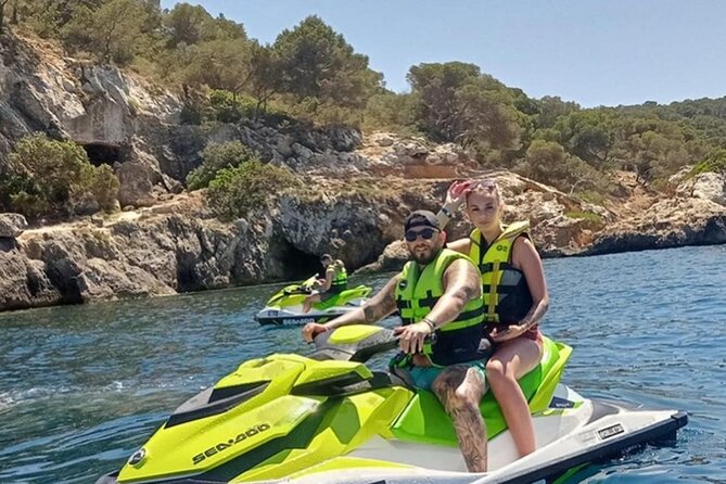 Jet Ski/ Parasailig Water Activity in Montego Bay Jamaica. - What happens at the beach