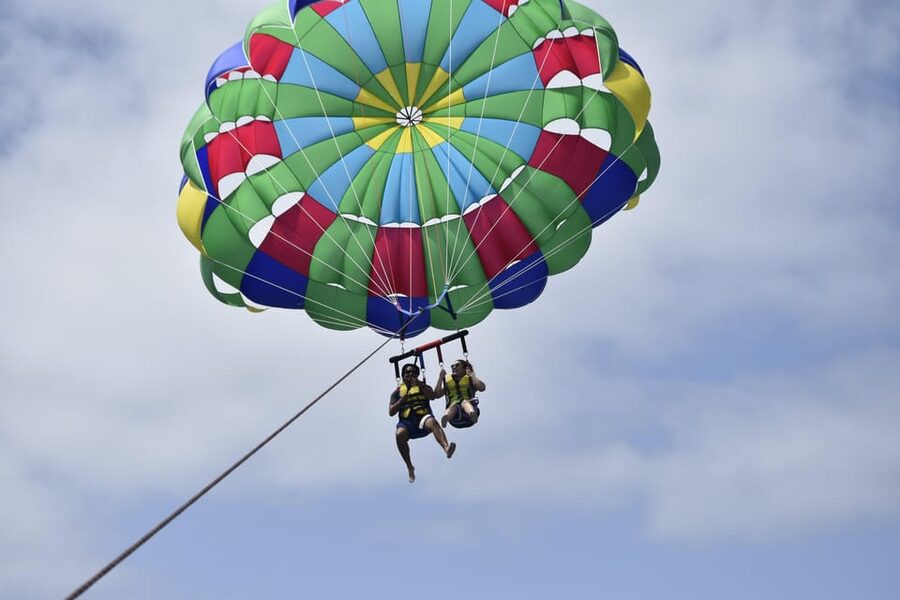 Lanzarote: Parasailing Adventure in Puerto del Carmen - Weather, timing, and what to pack