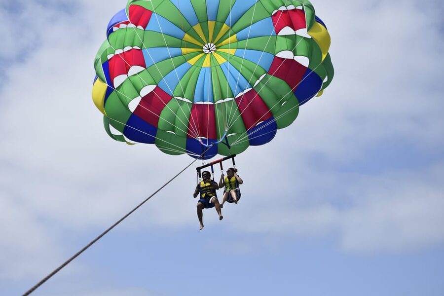 Lanzarote: Parasailing Adventure in Puerto del Carmen - Who will enjoy this flight most