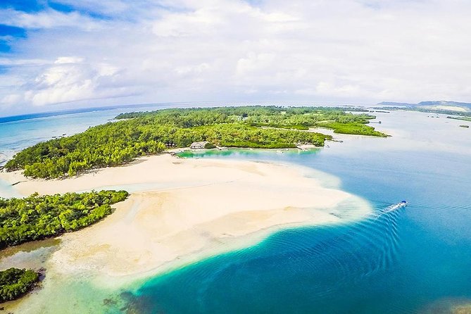 Marvelous Ile aux Cerf island: Speed Boat, Parasailing, Lunch & GRSE waterfall - What the $138.60 Price Covers