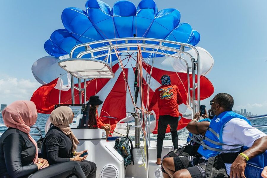 Miami: Parasailing Experience in Biscayne Bay - Price: calculate the real cost before you reserve
