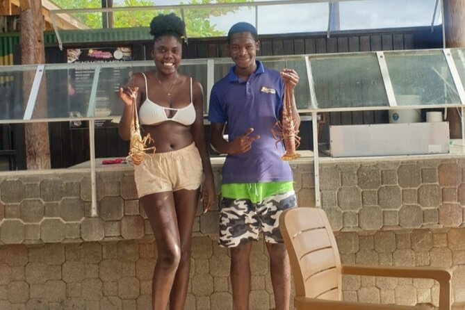 Negrils Seven Miles Beach, Rick's cafe and Parasailing Tour. - Rick’s Cafe and Negril’s cliff-jumping show