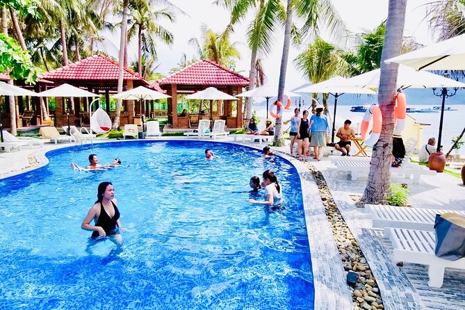 Nha Trang Island Tour Plus Parasailing Included Lunch - Lunch at the Floating Garden
