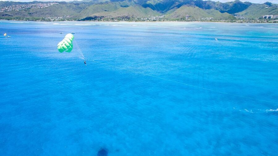 Oahu: Parasail on Maunalua Bay with Diamond Head Views - Six minutes above the Pacific