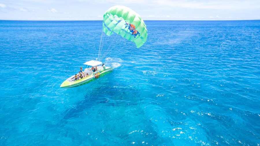 Oahu: Parasail on Maunalua Bay with Diamond Head Views - The optional splashdown