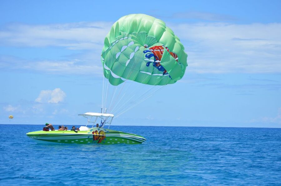 Oahu: Parasail on Maunalua Bay with Diamond Head Views - Weather, limits, and who should skip it