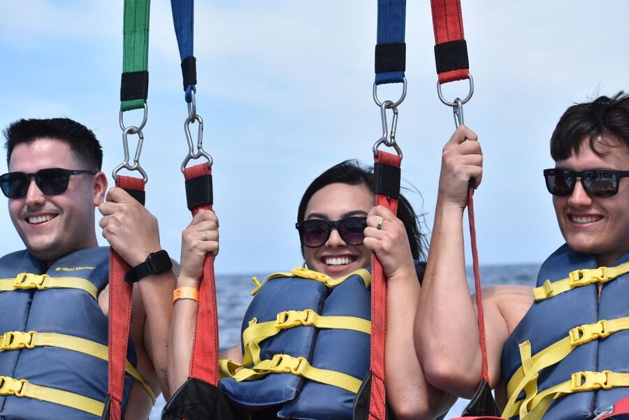 Oahu: Waikiki Parasailing - The optional splash and what to wear