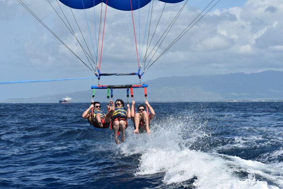 Oahu: Waikiki Parasailing - What $75 really gets you