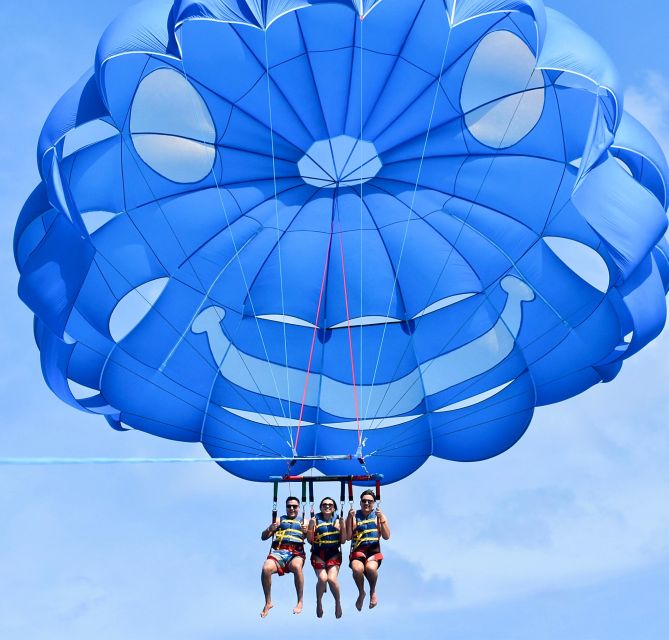 Oahu: Waikiki Parasailing - The view from 600 or 1,000 feet