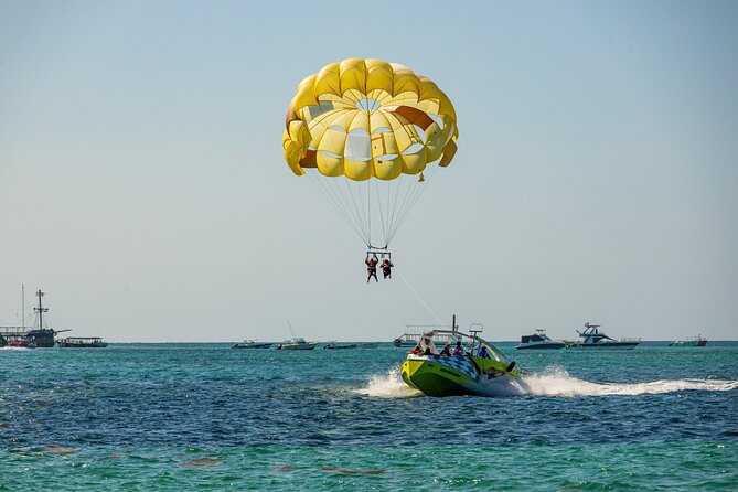 PACKAGE DEAL Catamaran- Snorkeling - Hooka Diving - Parasailing - Parasailing above the Dominican coast