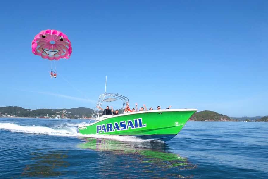Paihia: Bay of Islands Parasailing Flight - The crew makes the difference