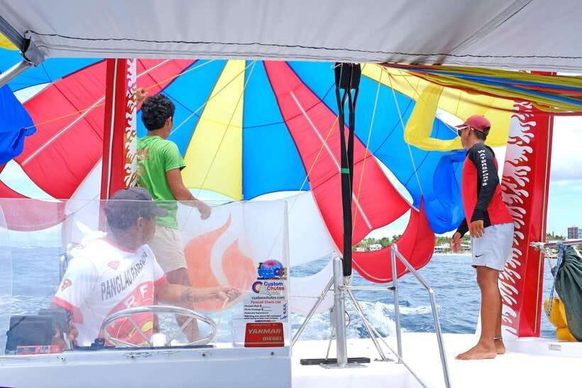 Panglao: Solo or Tandem Parasailing Experience near Alona - Who will enjoy this most