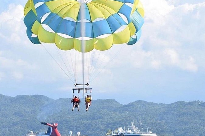 Parasailing activity in Montego Bay with lunch and transfer - The lunch stop: Scotchies or The Pork Pit