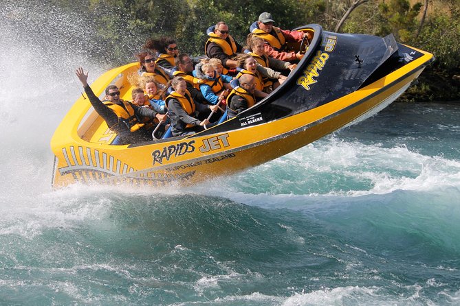 Parasailing Adventure over Lake Taupo - Choosing a solo, shared, or family flight
