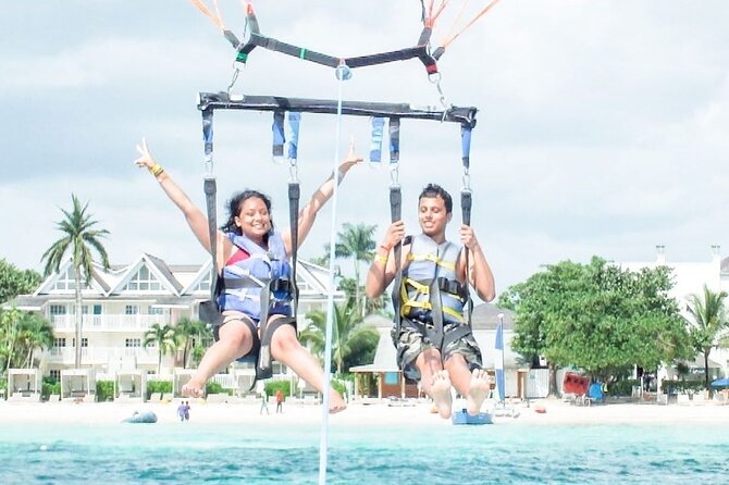 Parasailing, Blue Hole Mineral Spring, Seven Mile Beach - What the Reviews Reveal About the Strongest Features