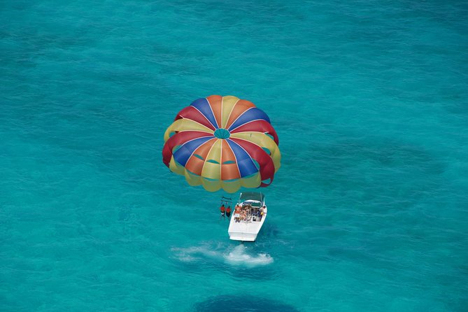 Parasailing Grand Turk - Harnessing up and taking off from the flight deck