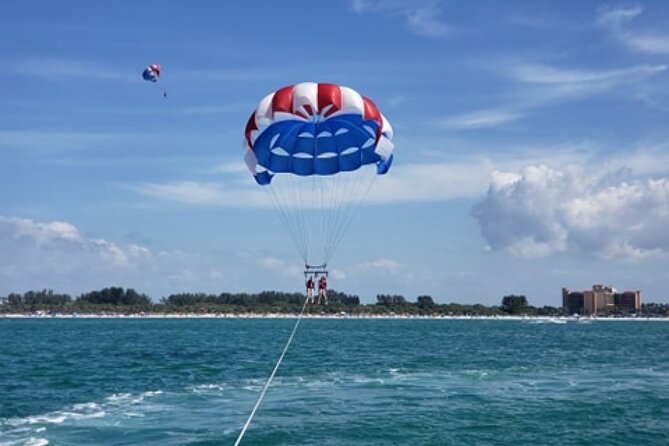 Parasailing in Clearwater Beach - The crew and the mood onboard