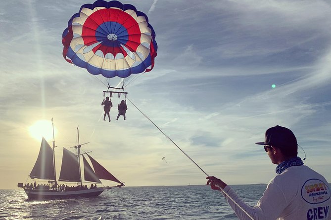 Parasailing in Key West at Smathers Beach - How the crew handles first-time nerves